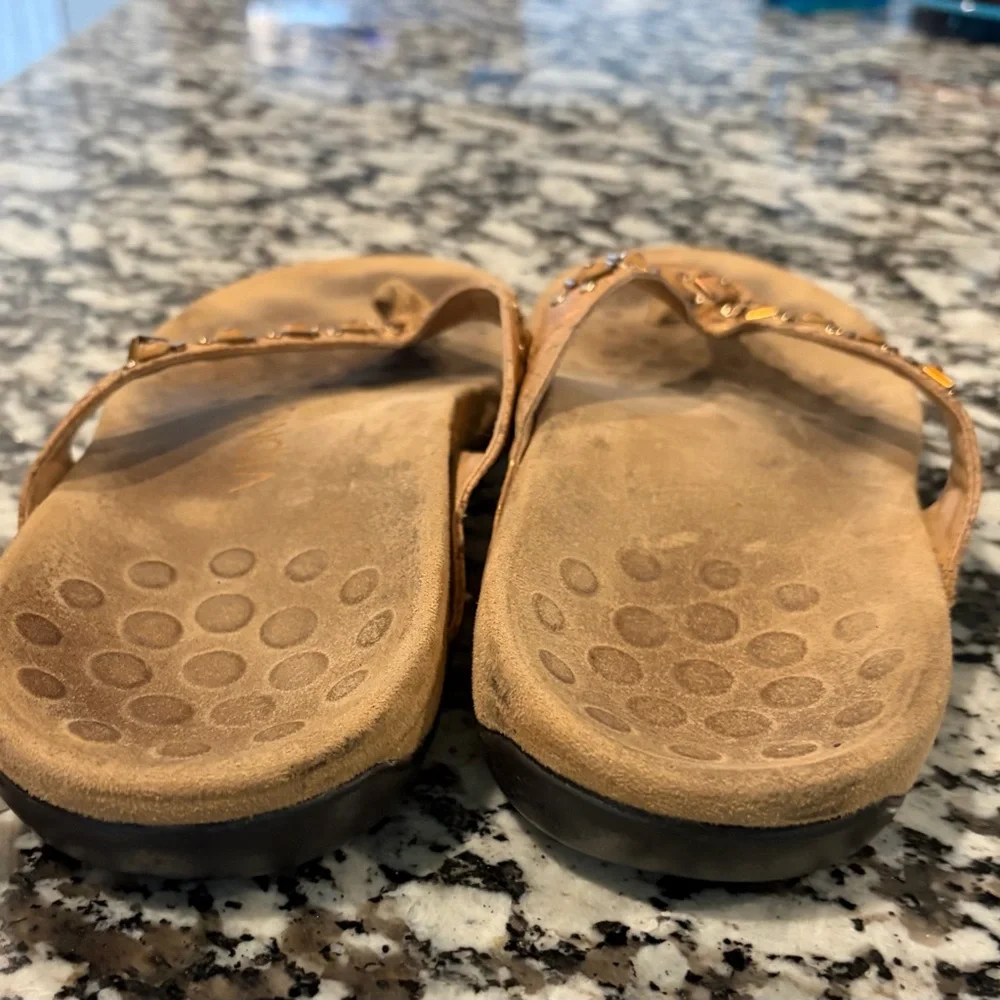 Vionic Orthaheel Floriana Thong Sandals Size 8 Leather Embellished - Picture 3 of 4